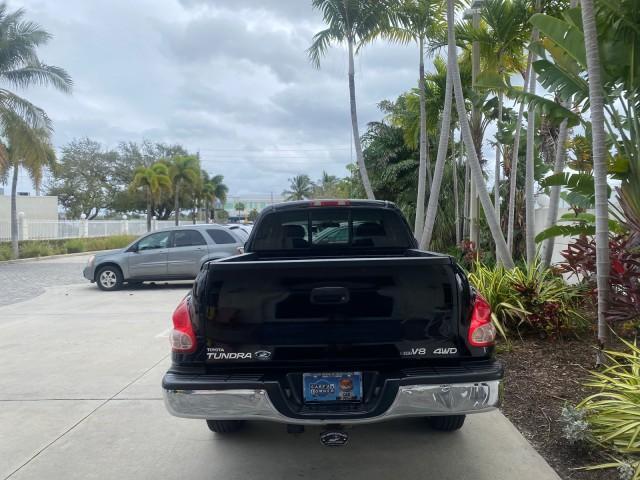 2004 Black /Gray Toyota Tundra SR5 1 OWNER 4WD XTRA CAB STEP SIDE (5TBBT44124S) with an 4.7L DOHC EFI 32-Valve V8 i-Force Engine engine, Automatic transmission, located at 4701 North Dixie Hwy, Pompano Beach, FL, 33064, (954) 422-2889, 26.240938, -80.123474 - OUR WEBPAGE FLORIDACARS1.COM HAS OVER 100 PHOTOS AND FREE CARFAX LINK 2004 TOYOTA TUNDRA SR5 4WD 1 OWNER VIN: 5TBBT44124S444633 5 T B B T 4 4 1 2 4 S 4 4 4 6 3 3 4 DOOR EXTENDED CAB PICKUP 4.7L V8 F DOHC 32V GASOLINE 18 MPG REAR WHEEL DRIVE W/ 4X4 Features 4WD/AWD ABS Brakes Air Conditioning Alloy W - Photo#6