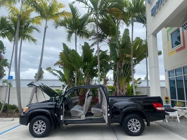 2004 Black /Gray Toyota Tundra SR5 1 OWNER 4WD XTRA CAB STEP SIDE (5TBBT44124S) with an 4.7L DOHC EFI 32-Valve V8 i-Force Engine engine, Automatic transmission, located at 4701 North Dixie Hwy, Pompano Beach, FL, 33064, (954) 422-2889, 26.240938, -80.123474 - OUR WEBPAGE FLORIDACARS1.COM HAS OVER 100 PHOTOS AND FREE CARFAX LINK 2004 TOYOTA TUNDRA SR5 4WD 1 OWNER VIN: 5TBBT44124S444633 5 T B B T 4 4 1 2 4 S 4 4 4 6 3 3 4 DOOR EXTENDED CAB PICKUP 4.7L V8 F DOHC 32V GASOLINE 18 MPG REAR WHEEL DRIVE W/ 4X4 Features 4WD/AWD ABS Brakes Air Conditioning Alloy W - Photo#8