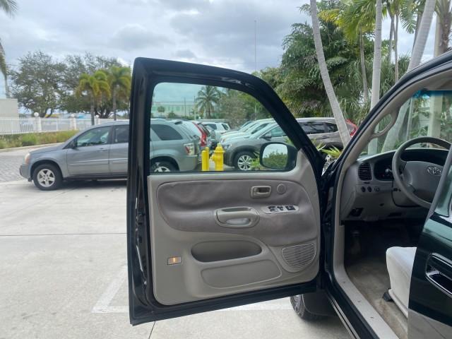 2004 Black /Gray Toyota Tundra SR5 1 OWNER 4WD XTRA CAB STEP SIDE (5TBBT44124S) with an 4.7L DOHC EFI 32-Valve V8 i-Force Engine engine, Automatic transmission, located at 4701 North Dixie Hwy, Pompano Beach, FL, 33064, (954) 422-2889, 26.240938, -80.123474 - OUR WEBPAGE FLORIDACARS1.COM HAS OVER 100 PHOTOS AND FREE CARFAX LINK 2004 TOYOTA TUNDRA SR5 4WD 1 OWNER VIN: 5TBBT44124S444633 5 T B B T 4 4 1 2 4 S 4 4 4 6 3 3 4 DOOR EXTENDED CAB PICKUP 4.7L V8 F DOHC 32V GASOLINE 18 MPG REAR WHEEL DRIVE W/ 4X4 Features 4WD/AWD ABS Brakes Air Conditioning Alloy W - Photo#9