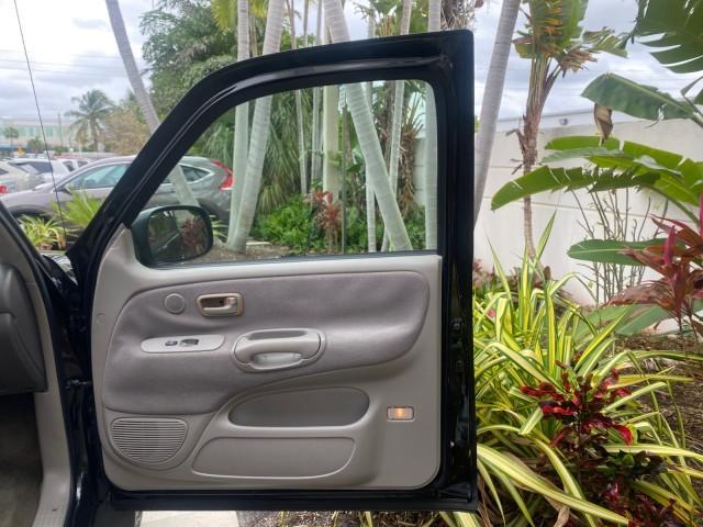 2004 Black /Gray Toyota Tundra SR5 1 OWNER 4WD XTRA CAB STEP SIDE (5TBBT44124S) with an 4.7L DOHC EFI 32-Valve V8 i-Force Engine engine, Automatic transmission, located at 4701 North Dixie Hwy, Pompano Beach, FL, 33064, (954) 422-2889, 26.240938, -80.123474 - OUR WEBPAGE FLORIDACARS1.COM HAS OVER 100 PHOTOS AND FREE CARFAX LINK 2004 TOYOTA TUNDRA SR5 4WD 1 OWNER VIN: 5TBBT44124S444633 5 T B B T 4 4 1 2 4 S 4 4 4 6 3 3 4 DOOR EXTENDED CAB PICKUP 4.7L V8 F DOHC 32V GASOLINE 18 MPG REAR WHEEL DRIVE W/ 4X4 Features 4WD/AWD ABS Brakes Air Conditioning Alloy W - Photo#11