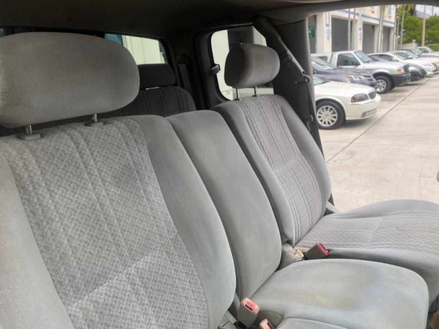 2004 Black /Gray Toyota Tundra SR5 1 OWNER 4WD XTRA CAB STEP SIDE (5TBBT44124S) with an 4.7L DOHC EFI 32-Valve V8 i-Force Engine engine, Automatic transmission, located at 4701 North Dixie Hwy, Pompano Beach, FL, 33064, (954) 422-2889, 26.240938, -80.123474 - OUR WEBPAGE FLORIDACARS1.COM HAS OVER 100 PHOTOS AND FREE CARFAX LINK 2004 TOYOTA TUNDRA SR5 4WD 1 OWNER VIN: 5TBBT44124S444633 5 T B B T 4 4 1 2 4 S 4 4 4 6 3 3 4 DOOR EXTENDED CAB PICKUP 4.7L V8 F DOHC 32V GASOLINE 18 MPG REAR WHEEL DRIVE W/ 4X4 Features 4WD/AWD ABS Brakes Air Conditioning Alloy W - Photo#12