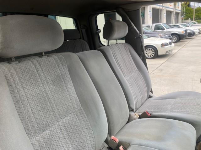 2004 Black /Gray Toyota Tundra SR5 1 OWNER 4WD XTRA CAB STEP SIDE (5TBBT44124S) with an 4.7L DOHC EFI 32-Valve V8 i-Force Engine engine, Automatic transmission, located at 4701 North Dixie Hwy, Pompano Beach, FL, 33064, (954) 422-2889, 26.240938, -80.123474 - OUR WEBPAGE FLORIDACARS1.COM HAS OVER 100 PHOTOS AND FREE CARFAX LINK 2004 TOYOTA TUNDRA SR5 4WD 1 OWNER VIN: 5TBBT44124S444633 5 T B B T 4 4 1 2 4 S 4 4 4 6 3 3 4 DOOR EXTENDED CAB PICKUP 4.7L V8 F DOHC 32V GASOLINE 18 MPG REAR WHEEL DRIVE W/ 4X4 Features 4WD/AWD ABS Brakes Air Conditioning Alloy W - Photo#12