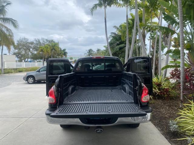 2004 Black /Gray Toyota Tundra SR5 1 OWNER 4WD XTRA CAB STEP SIDE (5TBBT44124S) with an 4.7L DOHC EFI 32-Valve V8 i-Force Engine engine, Automatic transmission, located at 4701 North Dixie Hwy, Pompano Beach, FL, 33064, (954) 422-2889, 26.240938, -80.123474 - OUR WEBPAGE FLORIDACARS1.COM HAS OVER 100 PHOTOS AND FREE CARFAX LINK 2004 TOYOTA TUNDRA SR5 4WD 1 OWNER VIN: 5TBBT44124S444633 5 T B B T 4 4 1 2 4 S 4 4 4 6 3 3 4 DOOR EXTENDED CAB PICKUP 4.7L V8 F DOHC 32V GASOLINE 18 MPG REAR WHEEL DRIVE W/ 4X4 Features 4WD/AWD ABS Brakes Air Conditioning Alloy W - Photo#15