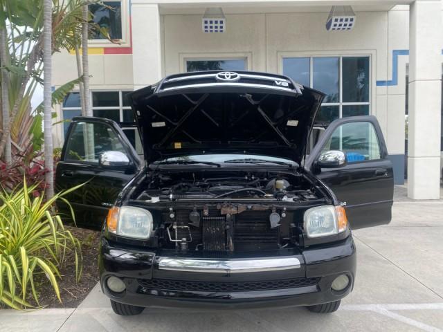 2004 Black /Gray Toyota Tundra SR5 1 OWNER 4WD XTRA CAB STEP SIDE (5TBBT44124S) with an 4.7L DOHC EFI 32-Valve V8 i-Force Engine engine, Automatic transmission, located at 4701 North Dixie Hwy, Pompano Beach, FL, 33064, (954) 422-2889, 26.240938, -80.123474 - OUR WEBPAGE FLORIDACARS1.COM HAS OVER 100 PHOTOS AND FREE CARFAX LINK 2004 TOYOTA TUNDRA SR5 4WD 1 OWNER VIN: 5TBBT44124S444633 5 T B B T 4 4 1 2 4 S 4 4 4 6 3 3 4 DOOR EXTENDED CAB PICKUP 4.7L V8 F DOHC 32V GASOLINE 18 MPG REAR WHEEL DRIVE W/ 4X4 Features 4WD/AWD ABS Brakes Air Conditioning Alloy W - Photo#17