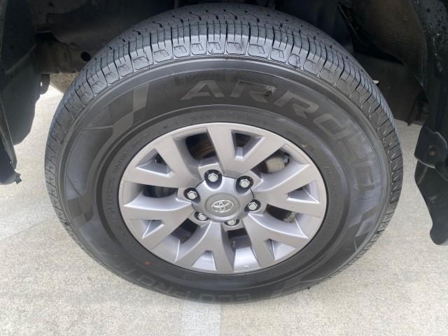 2004 Black /Gray Toyota Tundra SR5 1 OWNER 4WD XTRA CAB STEP SIDE (5TBBT44124S) with an 4.7L DOHC EFI 32-Valve V8 i-Force Engine engine, Automatic transmission, located at 4701 North Dixie Hwy, Pompano Beach, FL, 33064, (954) 422-2889, 26.240938, -80.123474 - OUR WEBPAGE FLORIDACARS1.COM HAS OVER 100 PHOTOS AND FREE CARFAX LINK 2004 TOYOTA TUNDRA SR5 4WD 1 OWNER VIN: 5TBBT44124S444633 5 T B B T 4 4 1 2 4 S 4 4 4 6 3 3 4 DOOR EXTENDED CAB PICKUP 4.7L V8 F DOHC 32V GASOLINE 18 MPG REAR WHEEL DRIVE W/ 4X4 Features 4WD/AWD ABS Brakes Air Conditioning Alloy W - Photo#19