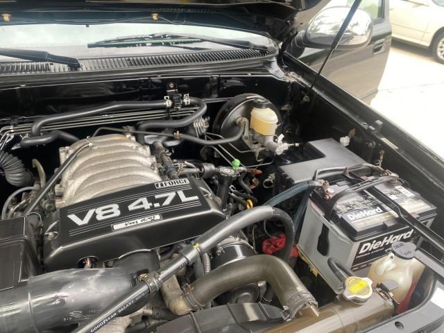 2004 Black /Gray Toyota Tundra SR5 1 OWNER 4WD XTRA CAB STEP SIDE (5TBBT44124S) with an 4.7L DOHC EFI 32-Valve V8 i-Force Engine engine, Automatic transmission, located at 4701 North Dixie Hwy, Pompano Beach, FL, 33064, (954) 422-2889, 26.240938, -80.123474 - OUR WEBPAGE FLORIDACARS1.COM HAS OVER 100 PHOTOS AND FREE CARFAX LINK 2004 TOYOTA TUNDRA SR5 4WD 1 OWNER VIN: 5TBBT44124S444633 5 T B B T 4 4 1 2 4 S 4 4 4 6 3 3 4 DOOR EXTENDED CAB PICKUP 4.7L V8 F DOHC 32V GASOLINE 18 MPG REAR WHEEL DRIVE W/ 4X4 Features 4WD/AWD ABS Brakes Air Conditioning Alloy W - Photo#25