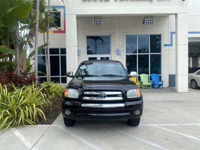 2004 Black /Gray Toyota Tundra SR5 1 OWNER 4WD XTRA CAB STEP SIDE (5TBBT44124S) with an 4.7L DOHC EFI 32-Valve V8 i-Force Engine engine, Automatic transmission, located at 4701 North Dixie Hwy, Pompano Beach, FL, 33064, (954) 422-2889, 26.240938, -80.123474 - OUR WEBPAGE FLORIDACARS1.COM HAS OVER 100 PHOTOS AND FREE CARFAX LINK 2004 TOYOTA TUNDRA SR5 4WD 1 OWNER VIN: 5TBBT44124S444633 5 T B B T 4 4 1 2 4 S 4 4 4 6 3 3 4 DOOR EXTENDED CAB PICKUP 4.7L V8 F DOHC 32V GASOLINE 18 MPG REAR WHEEL DRIVE W/ 4X4 Features 4WD/AWD ABS Brakes Air Conditioning Alloy W - Photo#26