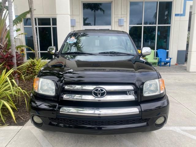 2004 Black /Gray Toyota Tundra SR5 1 OWNER 4WD XTRA CAB STEP SIDE (5TBBT44124S) with an 4.7L DOHC EFI 32-Valve V8 i-Force Engine engine, Automatic transmission, located at 4701 North Dixie Hwy, Pompano Beach, FL, 33064, (954) 422-2889, 26.240938, -80.123474 - OUR WEBPAGE FLORIDACARS1.COM HAS OVER 100 PHOTOS AND FREE CARFAX LINK 2004 TOYOTA TUNDRA SR5 4WD 1 OWNER VIN: 5TBBT44124S444633 5 T B B T 4 4 1 2 4 S 4 4 4 6 3 3 4 DOOR EXTENDED CAB PICKUP 4.7L V8 F DOHC 32V GASOLINE 18 MPG REAR WHEEL DRIVE W/ 4X4 Features 4WD/AWD ABS Brakes Air Conditioning Alloy W - Photo#27