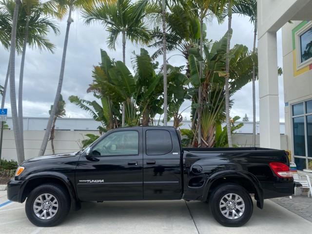 2004 Black /Gray Toyota Tundra SR5 1 OWNER 4WD XTRA CAB STEP SIDE (5TBBT44124S) with an 4.7L DOHC EFI 32-Valve V8 i-Force Engine engine, Automatic transmission, located at 4701 North Dixie Hwy, Pompano Beach, FL, 33064, (954) 422-2889, 26.240938, -80.123474 - OUR WEBPAGE FLORIDACARS1.COM HAS OVER 100 PHOTOS AND FREE CARFAX LINK 2004 TOYOTA TUNDRA SR5 4WD 1 OWNER VIN: 5TBBT44124S444633 5 T B B T 4 4 1 2 4 S 4 4 4 6 3 3 4 DOOR EXTENDED CAB PICKUP 4.7L V8 F DOHC 32V GASOLINE 18 MPG REAR WHEEL DRIVE W/ 4X4 Features 4WD/AWD ABS Brakes Air Conditioning Alloy W - Photo#31