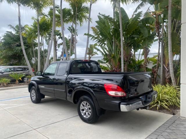2004 Black /Gray Toyota Tundra SR5 1 OWNER 4WD XTRA CAB STEP SIDE (5TBBT44124S) with an 4.7L DOHC EFI 32-Valve V8 i-Force Engine engine, Automatic transmission, located at 4701 North Dixie Hwy, Pompano Beach, FL, 33064, (954) 422-2889, 26.240938, -80.123474 - OUR WEBPAGE FLORIDACARS1.COM HAS OVER 100 PHOTOS AND FREE CARFAX LINK 2004 TOYOTA TUNDRA SR5 4WD 1 OWNER VIN: 5TBBT44124S444633 5 T B B T 4 4 1 2 4 S 4 4 4 6 3 3 4 DOOR EXTENDED CAB PICKUP 4.7L V8 F DOHC 32V GASOLINE 18 MPG REAR WHEEL DRIVE W/ 4X4 Features 4WD/AWD ABS Brakes Air Conditioning Alloy W - Photo#32