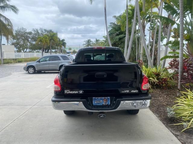 2004 Black /Gray Toyota Tundra SR5 1 OWNER 4WD XTRA CAB STEP SIDE (5TBBT44124S) with an 4.7L DOHC EFI 32-Valve V8 i-Force Engine engine, Automatic transmission, located at 4701 North Dixie Hwy, Pompano Beach, FL, 33064, (954) 422-2889, 26.240938, -80.123474 - OUR WEBPAGE FLORIDACARS1.COM HAS OVER 100 PHOTOS AND FREE CARFAX LINK 2004 TOYOTA TUNDRA SR5 4WD 1 OWNER VIN: 5TBBT44124S444633 5 T B B T 4 4 1 2 4 S 4 4 4 6 3 3 4 DOOR EXTENDED CAB PICKUP 4.7L V8 F DOHC 32V GASOLINE 18 MPG REAR WHEEL DRIVE W/ 4X4 Features 4WD/AWD ABS Brakes Air Conditioning Alloy W - Photo#34