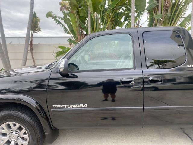2004 Black /Gray Toyota Tundra SR5 1 OWNER 4WD XTRA CAB STEP SIDE (5TBBT44124S) with an 4.7L DOHC EFI 32-Valve V8 i-Force Engine engine, Automatic transmission, located at 4701 North Dixie Hwy, Pompano Beach, FL, 33064, (954) 422-2889, 26.240938, -80.123474 - OUR WEBPAGE FLORIDACARS1.COM HAS OVER 100 PHOTOS AND FREE CARFAX LINK 2004 TOYOTA TUNDRA SR5 4WD 1 OWNER VIN: 5TBBT44124S444633 5 T B B T 4 4 1 2 4 S 4 4 4 6 3 3 4 DOOR EXTENDED CAB PICKUP 4.7L V8 F DOHC 32V GASOLINE 18 MPG REAR WHEEL DRIVE W/ 4X4 Features 4WD/AWD ABS Brakes Air Conditioning Alloy W - Photo#37