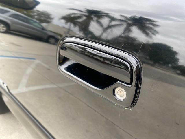 2004 Black /Gray Toyota Tundra SR5 1 OWNER 4WD XTRA CAB STEP SIDE (5TBBT44124S) with an 4.7L DOHC EFI 32-Valve V8 i-Force Engine engine, Automatic transmission, located at 4701 North Dixie Hwy, Pompano Beach, FL, 33064, (954) 422-2889, 26.240938, -80.123474 - OUR WEBPAGE FLORIDACARS1.COM HAS OVER 100 PHOTOS AND FREE CARFAX LINK 2004 TOYOTA TUNDRA SR5 4WD 1 OWNER VIN: 5TBBT44124S444633 5 T B B T 4 4 1 2 4 S 4 4 4 6 3 3 4 DOOR EXTENDED CAB PICKUP 4.7L V8 F DOHC 32V GASOLINE 18 MPG REAR WHEEL DRIVE W/ 4X4 Features 4WD/AWD ABS Brakes Air Conditioning Alloy W - Photo#38