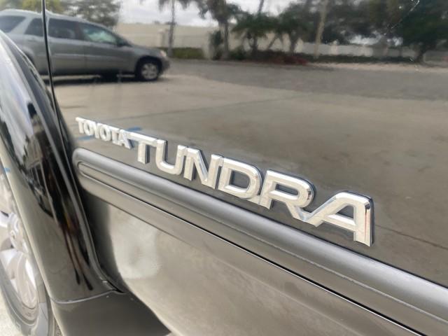 2004 Black /Gray Toyota Tundra SR5 1 OWNER 4WD XTRA CAB STEP SIDE (5TBBT44124S) with an 4.7L DOHC EFI 32-Valve V8 i-Force Engine engine, Automatic transmission, located at 4701 North Dixie Hwy, Pompano Beach, FL, 33064, (954) 422-2889, 26.240938, -80.123474 - OUR WEBPAGE FLORIDACARS1.COM HAS OVER 100 PHOTOS AND FREE CARFAX LINK 2004 TOYOTA TUNDRA SR5 4WD 1 OWNER VIN: 5TBBT44124S444633 5 T B B T 4 4 1 2 4 S 4 4 4 6 3 3 4 DOOR EXTENDED CAB PICKUP 4.7L V8 F DOHC 32V GASOLINE 18 MPG REAR WHEEL DRIVE W/ 4X4 Features 4WD/AWD ABS Brakes Air Conditioning Alloy W - Photo#39