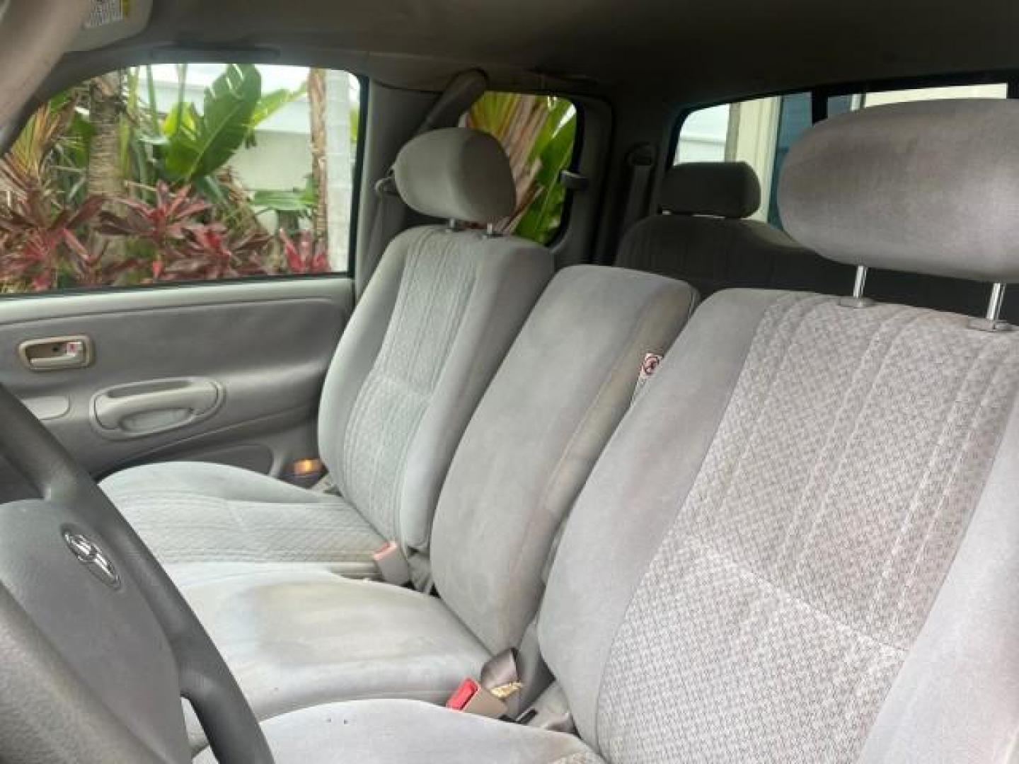 2004 Black /Gray Toyota Tundra SR5 1 OWNER 4WD XTRA CAB STEP SIDE (5TBBT44124S) with an 4.7L DOHC EFI 32-Valve V8 i-Force Engine engine, Automatic transmission, located at 4701 North Dixie Hwy, Pompano Beach, FL, 33064, (954) 422-2889, 26.240938, -80.123474 - OUR WEBPAGE FLORIDACARS1.COM HAS OVER 100 PHOTOS AND FREE CARFAX LINK 2004 TOYOTA TUNDRA SR5 4WD 1 OWNER VIN: 5TBBT44124S444633 5 T B B T 4 4 1 2 4 S 4 4 4 6 3 3 4 DOOR EXTENDED CAB PICKUP 4.7L V8 F DOHC 32V GASOLINE 18 MPG REAR WHEEL DRIVE W/ 4X4 Features 4WD/AWD ABS Brakes Air Conditioning Alloy W - Photo#44
