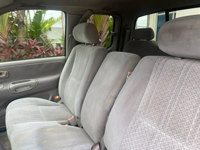 2004 Black /Gray Toyota Tundra SR5 1 OWNER 4WD XTRA CAB STEP SIDE (5TBBT44124S) with an 4.7L DOHC EFI 32-Valve V8 i-Force Engine engine, Automatic transmission, located at 4701 North Dixie Hwy, Pompano Beach, FL, 33064, (954) 422-2889, 26.240938, -80.123474 - OUR WEBPAGE FLORIDACARS1.COM HAS OVER 100 PHOTOS AND FREE CARFAX LINK 2004 TOYOTA TUNDRA SR5 4WD 1 OWNER VIN: 5TBBT44124S444633 5 T B B T 4 4 1 2 4 S 4 4 4 6 3 3 4 DOOR EXTENDED CAB PICKUP 4.7L V8 F DOHC 32V GASOLINE 18 MPG REAR WHEEL DRIVE W/ 4X4 Features 4WD/AWD ABS Brakes Air Conditioning Alloy W - Photo#46