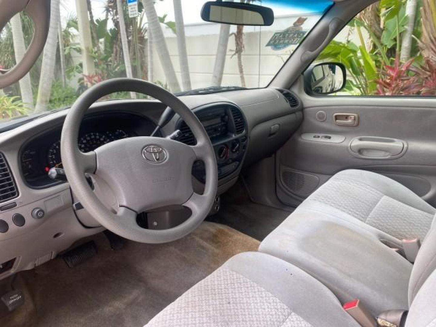 2004 Black /Gray Toyota Tundra SR5 1 OWNER 4WD XTRA CAB STEP SIDE (5TBBT44124S) with an 4.7L DOHC EFI 32-Valve V8 i-Force Engine engine, Automatic transmission, located at 4701 North Dixie Hwy, Pompano Beach, FL, 33064, (954) 422-2889, 26.240938, -80.123474 - OUR WEBPAGE FLORIDACARS1.COM HAS OVER 100 PHOTOS AND FREE CARFAX LINK 2004 TOYOTA TUNDRA SR5 4WD 1 OWNER VIN: 5TBBT44124S444633 5 T B B T 4 4 1 2 4 S 4 4 4 6 3 3 4 DOOR EXTENDED CAB PICKUP 4.7L V8 F DOHC 32V GASOLINE 18 MPG REAR WHEEL DRIVE W/ 4X4 Features 4WD/AWD ABS Brakes Air Conditioning Alloy W - Photo#48