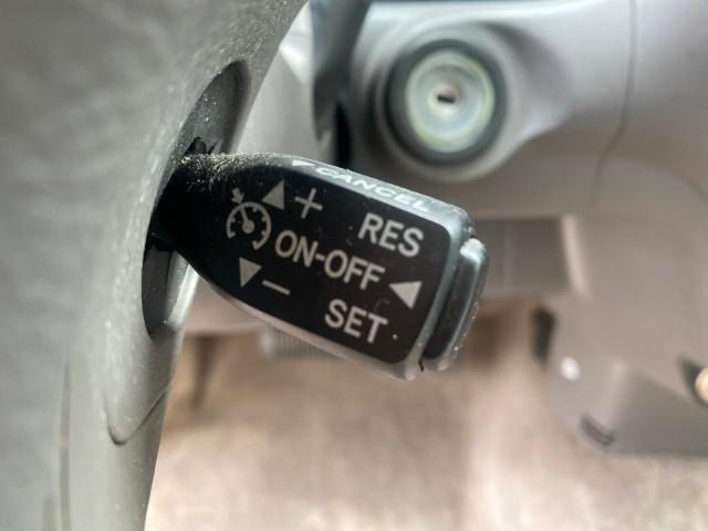 2004 Black /Gray Toyota Tundra SR5 1 OWNER 4WD XTRA CAB STEP SIDE (5TBBT44124S) with an 4.7L DOHC EFI 32-Valve V8 i-Force Engine engine, Automatic transmission, located at 4701 North Dixie Hwy, Pompano Beach, FL, 33064, (954) 422-2889, 26.240938, -80.123474 - OUR WEBPAGE FLORIDACARS1.COM HAS OVER 100 PHOTOS AND FREE CARFAX LINK 2004 TOYOTA TUNDRA SR5 4WD 1 OWNER VIN: 5TBBT44124S444633 5 T B B T 4 4 1 2 4 S 4 4 4 6 3 3 4 DOOR EXTENDED CAB PICKUP 4.7L V8 F DOHC 32V GASOLINE 18 MPG REAR WHEEL DRIVE W/ 4X4 Features 4WD/AWD ABS Brakes Air Conditioning Alloy W - Photo#55