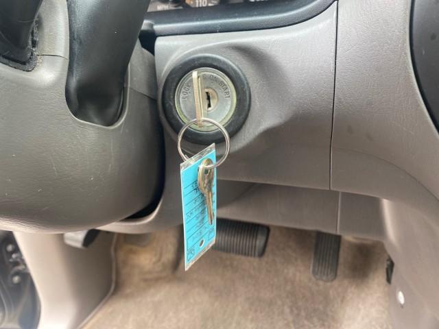 2004 Black /Gray Toyota Tundra SR5 1 OWNER 4WD XTRA CAB STEP SIDE (5TBBT44124S) with an 4.7L DOHC EFI 32-Valve V8 i-Force Engine engine, Automatic transmission, located at 4701 North Dixie Hwy, Pompano Beach, FL, 33064, (954) 422-2889, 26.240938, -80.123474 - OUR WEBPAGE FLORIDACARS1.COM HAS OVER 100 PHOTOS AND FREE CARFAX LINK 2004 TOYOTA TUNDRA SR5 4WD 1 OWNER VIN: 5TBBT44124S444633 5 T B B T 4 4 1 2 4 S 4 4 4 6 3 3 4 DOOR EXTENDED CAB PICKUP 4.7L V8 F DOHC 32V GASOLINE 18 MPG REAR WHEEL DRIVE W/ 4X4 Features 4WD/AWD ABS Brakes Air Conditioning Alloy W - Photo#56