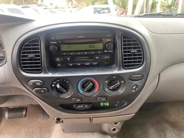 2004 Black /Gray Toyota Tundra SR5 1 OWNER 4WD XTRA CAB STEP SIDE (5TBBT44124S) with an 4.7L DOHC EFI 32-Valve V8 i-Force Engine engine, Automatic transmission, located at 4701 North Dixie Hwy, Pompano Beach, FL, 33064, (954) 422-2889, 26.240938, -80.123474 - OUR WEBPAGE FLORIDACARS1.COM HAS OVER 100 PHOTOS AND FREE CARFAX LINK 2004 TOYOTA TUNDRA SR5 4WD 1 OWNER VIN: 5TBBT44124S444633 5 T B B T 4 4 1 2 4 S 4 4 4 6 3 3 4 DOOR EXTENDED CAB PICKUP 4.7L V8 F DOHC 32V GASOLINE 18 MPG REAR WHEEL DRIVE W/ 4X4 Features 4WD/AWD ABS Brakes Air Conditioning Alloy W - Photo#57