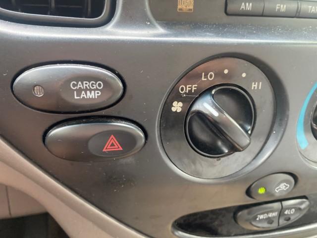 2004 Black /Gray Toyota Tundra SR5 1 OWNER 4WD XTRA CAB STEP SIDE (5TBBT44124S) with an 4.7L DOHC EFI 32-Valve V8 i-Force Engine engine, Automatic transmission, located at 4701 North Dixie Hwy, Pompano Beach, FL, 33064, (954) 422-2889, 26.240938, -80.123474 - OUR WEBPAGE FLORIDACARS1.COM HAS OVER 100 PHOTOS AND FREE CARFAX LINK 2004 TOYOTA TUNDRA SR5 4WD 1 OWNER VIN: 5TBBT44124S444633 5 T B B T 4 4 1 2 4 S 4 4 4 6 3 3 4 DOOR EXTENDED CAB PICKUP 4.7L V8 F DOHC 32V GASOLINE 18 MPG REAR WHEEL DRIVE W/ 4X4 Features 4WD/AWD ABS Brakes Air Conditioning Alloy W - Photo#58