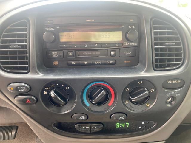 2004 Black /Gray Toyota Tundra SR5 1 OWNER 4WD XTRA CAB STEP SIDE (5TBBT44124S) with an 4.7L DOHC EFI 32-Valve V8 i-Force Engine engine, Automatic transmission, located at 4701 North Dixie Hwy, Pompano Beach, FL, 33064, (954) 422-2889, 26.240938, -80.123474 - OUR WEBPAGE FLORIDACARS1.COM HAS OVER 100 PHOTOS AND FREE CARFAX LINK 2004 TOYOTA TUNDRA SR5 4WD 1 OWNER VIN: 5TBBT44124S444633 5 T B B T 4 4 1 2 4 S 4 4 4 6 3 3 4 DOOR EXTENDED CAB PICKUP 4.7L V8 F DOHC 32V GASOLINE 18 MPG REAR WHEEL DRIVE W/ 4X4 Features 4WD/AWD ABS Brakes Air Conditioning Alloy W - Photo#61