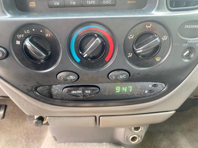 2004 Black /Gray Toyota Tundra SR5 1 OWNER 4WD XTRA CAB STEP SIDE (5TBBT44124S) with an 4.7L DOHC EFI 32-Valve V8 i-Force Engine engine, Automatic transmission, located at 4701 North Dixie Hwy, Pompano Beach, FL, 33064, (954) 422-2889, 26.240938, -80.123474 - OUR WEBPAGE FLORIDACARS1.COM HAS OVER 100 PHOTOS AND FREE CARFAX LINK 2004 TOYOTA TUNDRA SR5 4WD 1 OWNER VIN: 5TBBT44124S444633 5 T B B T 4 4 1 2 4 S 4 4 4 6 3 3 4 DOOR EXTENDED CAB PICKUP 4.7L V8 F DOHC 32V GASOLINE 18 MPG REAR WHEEL DRIVE W/ 4X4 Features 4WD/AWD ABS Brakes Air Conditioning Alloy W - Photo#62