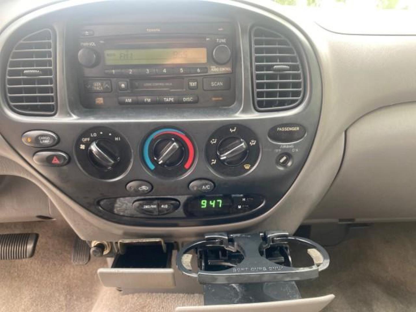 2004 Black /Gray Toyota Tundra SR5 1 OWNER 4WD XTRA CAB STEP SIDE (5TBBT44124S) with an 4.7L DOHC EFI 32-Valve V8 i-Force Engine engine, Automatic transmission, located at 4701 North Dixie Hwy, Pompano Beach, FL, 33064, (954) 422-2889, 26.240938, -80.123474 - OUR WEBPAGE FLORIDACARS1.COM HAS OVER 100 PHOTOS AND FREE CARFAX LINK 2004 TOYOTA TUNDRA SR5 4WD 1 OWNER VIN: 5TBBT44124S444633 5 T B B T 4 4 1 2 4 S 4 4 4 6 3 3 4 DOOR EXTENDED CAB PICKUP 4.7L V8 F DOHC 32V GASOLINE 18 MPG REAR WHEEL DRIVE W/ 4X4 Features 4WD/AWD ABS Brakes Air Conditioning Alloy W - Photo#63