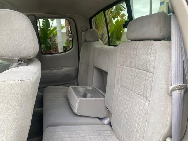 2004 Black /Gray Toyota Tundra SR5 1 OWNER 4WD XTRA CAB STEP SIDE (5TBBT44124S) with an 4.7L DOHC EFI 32-Valve V8 i-Force Engine engine, Automatic transmission, located at 4701 North Dixie Hwy, Pompano Beach, FL, 33064, (954) 422-2889, 26.240938, -80.123474 - OUR WEBPAGE FLORIDACARS1.COM HAS OVER 100 PHOTOS AND FREE CARFAX LINK 2004 TOYOTA TUNDRA SR5 4WD 1 OWNER VIN: 5TBBT44124S444633 5 T B B T 4 4 1 2 4 S 4 4 4 6 3 3 4 DOOR EXTENDED CAB PICKUP 4.7L V8 F DOHC 32V GASOLINE 18 MPG REAR WHEEL DRIVE W/ 4X4 Features 4WD/AWD ABS Brakes Air Conditioning Alloy W - Photo#77