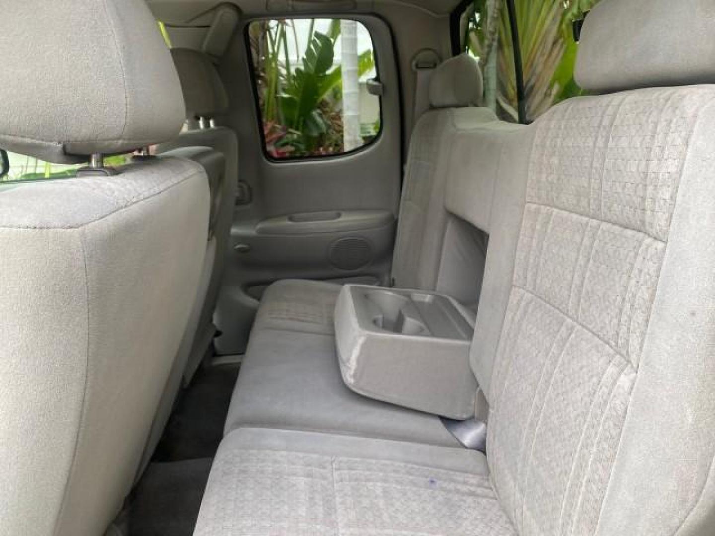 2004 Black /Gray Toyota Tundra SR5 1 OWNER 4WD XTRA CAB STEP SIDE (5TBBT44124S) with an 4.7L DOHC EFI 32-Valve V8 i-Force Engine engine, Automatic transmission, located at 4701 North Dixie Hwy, Pompano Beach, FL, 33064, (954) 422-2889, 26.240938, -80.123474 - OUR WEBPAGE FLORIDACARS1.COM HAS OVER 100 PHOTOS AND FREE CARFAX LINK 2004 TOYOTA TUNDRA SR5 4WD 1 OWNER VIN: 5TBBT44124S444633 5 T B B T 4 4 1 2 4 S 4 4 4 6 3 3 4 DOOR EXTENDED CAB PICKUP 4.7L V8 F DOHC 32V GASOLINE 18 MPG REAR WHEEL DRIVE W/ 4X4 Features 4WD/AWD ABS Brakes Air Conditioning Alloy W - Photo#78