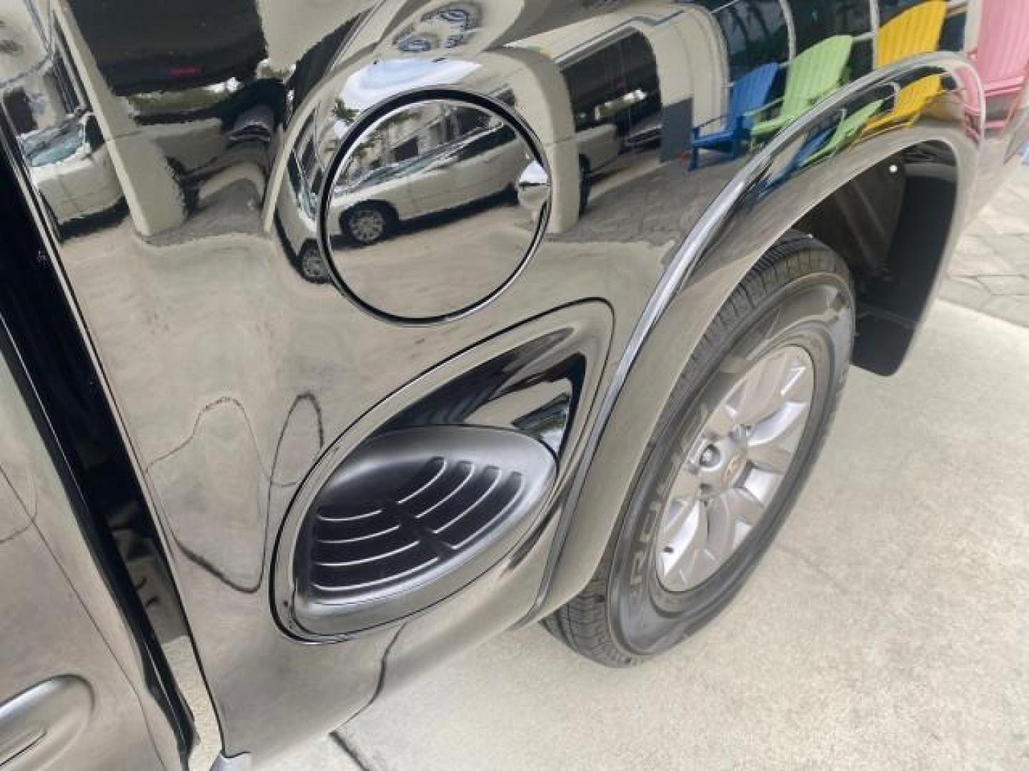 2004 Black /Gray Toyota Tundra SR5 1 OWNER 4WD XTRA CAB STEP SIDE (5TBBT44124S) with an 4.7L DOHC EFI 32-Valve V8 i-Force Engine engine, Automatic transmission, located at 4701 North Dixie Hwy, Pompano Beach, FL, 33064, (954) 422-2889, 26.240938, -80.123474 - OUR WEBPAGE FLORIDACARS1.COM HAS OVER 100 PHOTOS AND FREE CARFAX LINK 2004 TOYOTA TUNDRA SR5 4WD 1 OWNER VIN: 5TBBT44124S444633 5 T B B T 4 4 1 2 4 S 4 4 4 6 3 3 4 DOOR EXTENDED CAB PICKUP 4.7L V8 F DOHC 32V GASOLINE 18 MPG REAR WHEEL DRIVE W/ 4X4 Features 4WD/AWD ABS Brakes Air Conditioning Alloy W - Photo#79