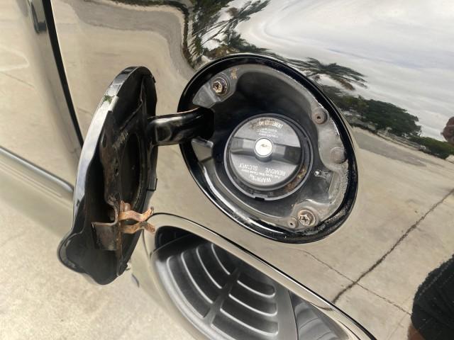 2004 Black /Gray Toyota Tundra SR5 1 OWNER 4WD XTRA CAB STEP SIDE (5TBBT44124S) with an 4.7L DOHC EFI 32-Valve V8 i-Force Engine engine, Automatic transmission, located at 4701 North Dixie Hwy, Pompano Beach, FL, 33064, (954) 422-2889, 26.240938, -80.123474 - OUR WEBPAGE FLORIDACARS1.COM HAS OVER 100 PHOTOS AND FREE CARFAX LINK 2004 TOYOTA TUNDRA SR5 4WD 1 OWNER VIN: 5TBBT44124S444633 5 T B B T 4 4 1 2 4 S 4 4 4 6 3 3 4 DOOR EXTENDED CAB PICKUP 4.7L V8 F DOHC 32V GASOLINE 18 MPG REAR WHEEL DRIVE W/ 4X4 Features 4WD/AWD ABS Brakes Air Conditioning Alloy W - Photo#82