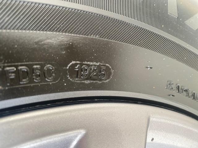 2004 Black /Gray Toyota Tundra SR5 1 OWNER 4WD XTRA CAB STEP SIDE (5TBBT44124S) with an 4.7L DOHC EFI 32-Valve V8 i-Force Engine engine, Automatic transmission, located at 4701 North Dixie Hwy, Pompano Beach, FL, 33064, (954) 422-2889, 26.240938, -80.123474 - OUR WEBPAGE FLORIDACARS1.COM HAS OVER 100 PHOTOS AND FREE CARFAX LINK 2004 TOYOTA TUNDRA SR5 4WD 1 OWNER VIN: 5TBBT44124S444633 5 T B B T 4 4 1 2 4 S 4 4 4 6 3 3 4 DOOR EXTENDED CAB PICKUP 4.7L V8 F DOHC 32V GASOLINE 18 MPG REAR WHEEL DRIVE W/ 4X4 Features 4WD/AWD ABS Brakes Air Conditioning Alloy W - Photo#87