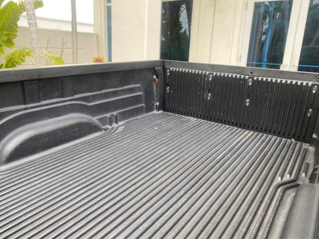 2004 Black /Gray Toyota Tundra SR5 1 OWNER 4WD XTRA CAB STEP SIDE (5TBBT44124S) with an 4.7L DOHC EFI 32-Valve V8 i-Force Engine engine, Automatic transmission, located at 4701 North Dixie Hwy, Pompano Beach, FL, 33064, (954) 422-2889, 26.240938, -80.123474 - OUR WEBPAGE FLORIDACARS1.COM HAS OVER 100 PHOTOS AND FREE CARFAX LINK 2004 TOYOTA TUNDRA SR5 4WD 1 OWNER VIN: 5TBBT44124S444633 5 T B B T 4 4 1 2 4 S 4 4 4 6 3 3 4 DOOR EXTENDED CAB PICKUP 4.7L V8 F DOHC 32V GASOLINE 18 MPG REAR WHEEL DRIVE W/ 4X4 Features 4WD/AWD ABS Brakes Air Conditioning Alloy W - Photo#89