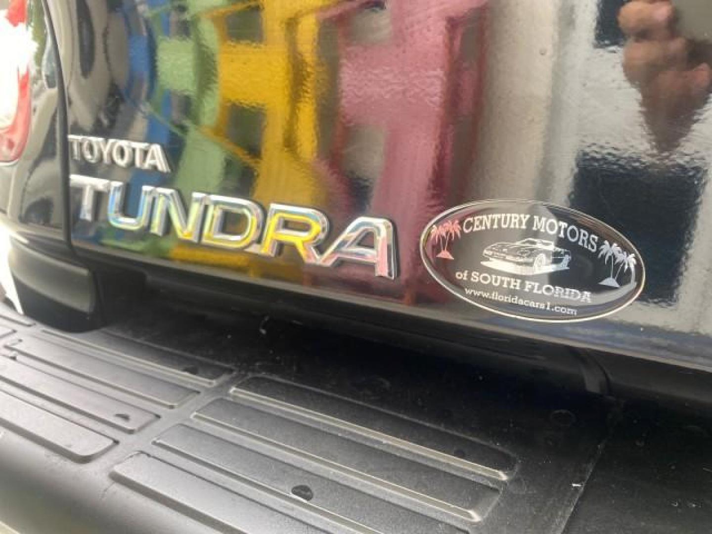2004 Black /Gray Toyota Tundra SR5 1 OWNER 4WD XTRA CAB STEP SIDE (5TBBT44124S) with an 4.7L DOHC EFI 32-Valve V8 i-Force Engine engine, Automatic transmission, located at 4701 North Dixie Hwy, Pompano Beach, FL, 33064, (954) 422-2889, 26.240938, -80.123474 - OUR WEBPAGE FLORIDACARS1.COM HAS OVER 100 PHOTOS AND FREE CARFAX LINK 2004 TOYOTA TUNDRA SR5 4WD 1 OWNER VIN: 5TBBT44124S444633 5 T B B T 4 4 1 2 4 S 4 4 4 6 3 3 4 DOOR EXTENDED CAB PICKUP 4.7L V8 F DOHC 32V GASOLINE 18 MPG REAR WHEEL DRIVE W/ 4X4 Features 4WD/AWD ABS Brakes Air Conditioning Alloy W - Photo#95
