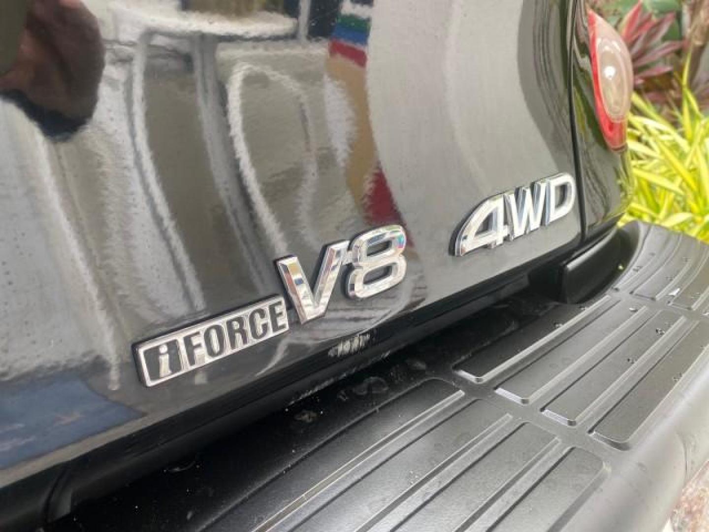 2004 Black /Gray Toyota Tundra SR5 1 OWNER 4WD XTRA CAB STEP SIDE (5TBBT44124S) with an 4.7L DOHC EFI 32-Valve V8 i-Force Engine engine, Automatic transmission, located at 4701 North Dixie Hwy, Pompano Beach, FL, 33064, (954) 422-2889, 26.240938, -80.123474 - OUR WEBPAGE FLORIDACARS1.COM HAS OVER 100 PHOTOS AND FREE CARFAX LINK 2004 TOYOTA TUNDRA SR5 4WD 1 OWNER VIN: 5TBBT44124S444633 5 T B B T 4 4 1 2 4 S 4 4 4 6 3 3 4 DOOR EXTENDED CAB PICKUP 4.7L V8 F DOHC 32V GASOLINE 18 MPG REAR WHEEL DRIVE W/ 4X4 Features 4WD/AWD ABS Brakes Air Conditioning Alloy W - Photo#96