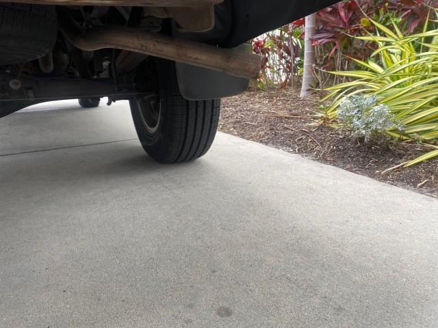 2004 Black /Gray Toyota Tundra SR5 1 OWNER 4WD XTRA CAB STEP SIDE (5TBBT44124S) with an 4.7L DOHC EFI 32-Valve V8 i-Force Engine engine, Automatic transmission, located at 4701 North Dixie Hwy, Pompano Beach, FL, 33064, (954) 422-2889, 26.240938, -80.123474 - OUR WEBPAGE FLORIDACARS1.COM HAS OVER 100 PHOTOS AND FREE CARFAX LINK 2004 TOYOTA TUNDRA SR5 4WD 1 OWNER VIN: 5TBBT44124S444633 5 T B B T 4 4 1 2 4 S 4 4 4 6 3 3 4 DOOR EXTENDED CAB PICKUP 4.7L V8 F DOHC 32V GASOLINE 18 MPG REAR WHEEL DRIVE W/ 4X4 Features 4WD/AWD ABS Brakes Air Conditioning Alloy W - Photo#98