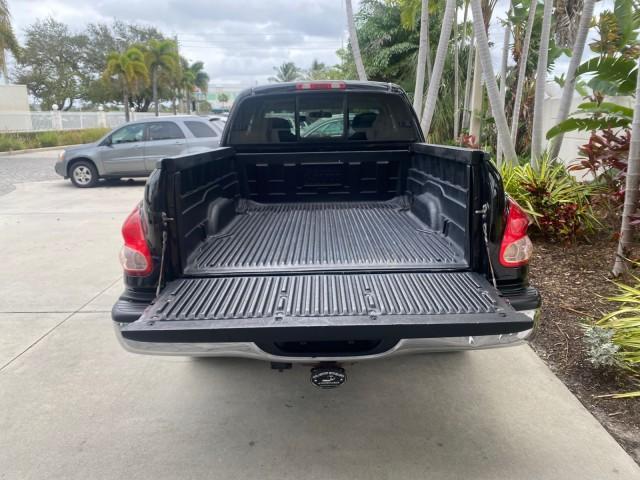 2004 Black /Gray Toyota Tundra SR5 1 OWNER 4WD XTRA CAB STEP SIDE (5TBBT44124S) with an 4.7L DOHC EFI 32-Valve V8 i-Force Engine engine, Automatic transmission, located at 4701 North Dixie Hwy, Pompano Beach, FL, 33064, (954) 422-2889, 26.240938, -80.123474 - OUR WEBPAGE FLORIDACARS1.COM HAS OVER 100 PHOTOS AND FREE CARFAX LINK 2004 TOYOTA TUNDRA SR5 4WD 1 OWNER VIN: 5TBBT44124S444633 5 T B B T 4 4 1 2 4 S 4 4 4 6 3 3 4 DOOR EXTENDED CAB PICKUP 4.7L V8 F DOHC 32V GASOLINE 18 MPG REAR WHEEL DRIVE W/ 4X4 Features 4WD/AWD ABS Brakes Air Conditioning Alloy W - Photo#99