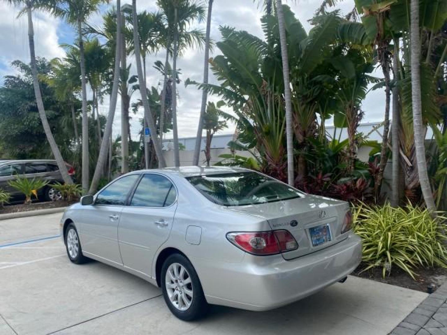 2004 Millennium Silver Metallic /Light Charcoal Lexus ES 330 LOW MILES 74,701 SUNROOF (JTHBA30G745) with an 3.3L DOHC EFI 24-Valve V6 Engine engine, Automatic transmission, located at 4701 North Dixie Hwy, Pompano Beach, FL, 33064, (954) 422-2889, 26.240938, -80.123474 - OUR WEBPAGE FLORIDACARS1.COM HAS OVER 100 PHOTOS AND FREE CARFAX LINK 2004 LEXUS ES 330 ORIGINAL PRICE NEW $32,384 VIN: JTHBA30G745034416 J T H B A 3 0 G 7 4 5 0 3 4 4 1 6 SEDAN 4 DR 3.3L V6 F 24V GASOLINE 29 MPG FRONT WHEEL DRIVE Features ABS Brakes Air Conditioning Alloy Wheels AM/FM Stereo Automa - Photo#5