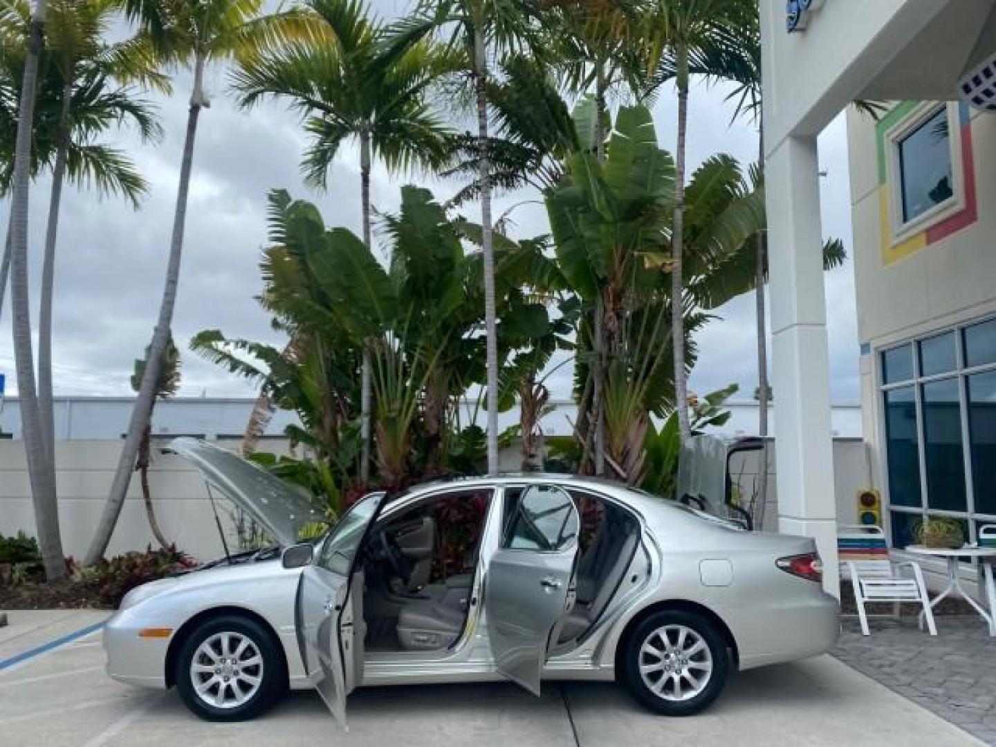 2004 Millennium Silver Metallic /Light Charcoal Lexus ES 330 LOW MILES 74,701 SUNROOF (JTHBA30G745) with an 3.3L DOHC EFI 24-Valve V6 Engine engine, Automatic transmission, located at 4701 North Dixie Hwy, Pompano Beach, FL, 33064, (954) 422-2889, 26.240938, -80.123474 - OUR WEBPAGE FLORIDACARS1.COM HAS OVER 100 PHOTOS AND FREE CARFAX LINK 2004 LEXUS ES 330 ORIGINAL PRICE NEW $32,384 VIN: JTHBA30G745034416 J T H B A 3 0 G 7 4 5 0 3 4 4 1 6 SEDAN 4 DR 3.3L V6 F 24V GASOLINE 29 MPG FRONT WHEEL DRIVE Features ABS Brakes Air Conditioning Alloy Wheels AM/FM Stereo Automa - Photo#8