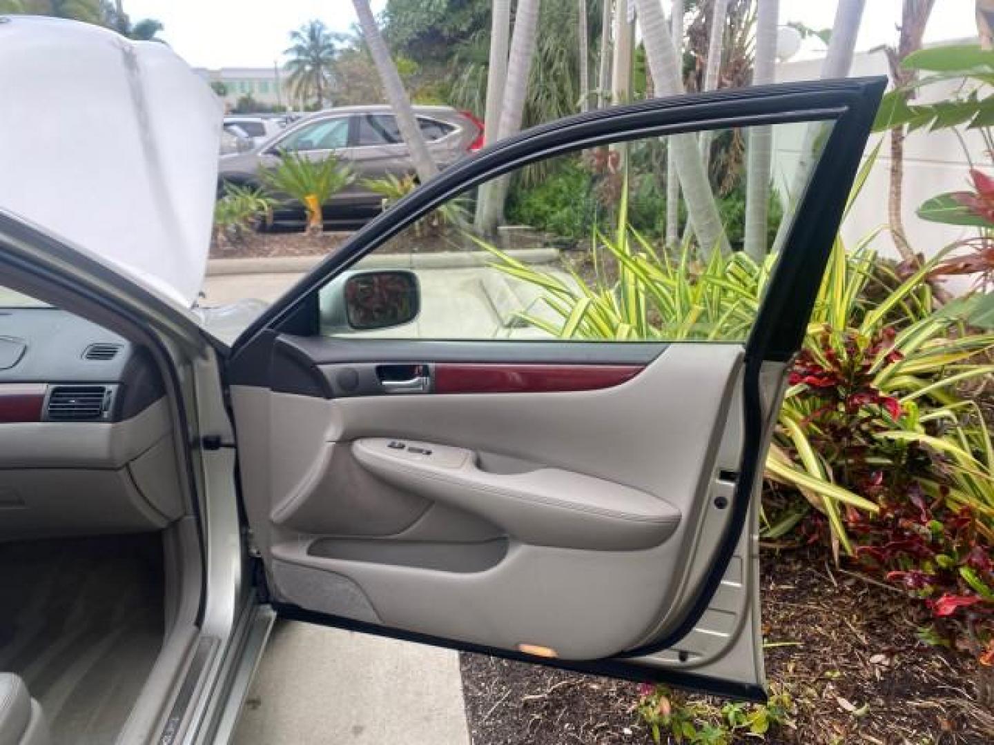 2004 Millennium Silver Metallic /Light Charcoal Lexus ES 330 LOW MILES 74,701 SUNROOF (JTHBA30G745) with an 3.3L DOHC EFI 24-Valve V6 Engine engine, Automatic transmission, located at 4701 North Dixie Hwy, Pompano Beach, FL, 33064, (954) 422-2889, 26.240938, -80.123474 - OUR WEBPAGE FLORIDACARS1.COM HAS OVER 100 PHOTOS AND FREE CARFAX LINK 2004 LEXUS ES 330 ORIGINAL PRICE NEW $32,384 VIN: JTHBA30G745034416 J T H B A 3 0 G 7 4 5 0 3 4 4 1 6 SEDAN 4 DR 3.3L V6 F 24V GASOLINE 29 MPG FRONT WHEEL DRIVE Features ABS Brakes Air Conditioning Alloy Wheels AM/FM Stereo Automa - Photo#11