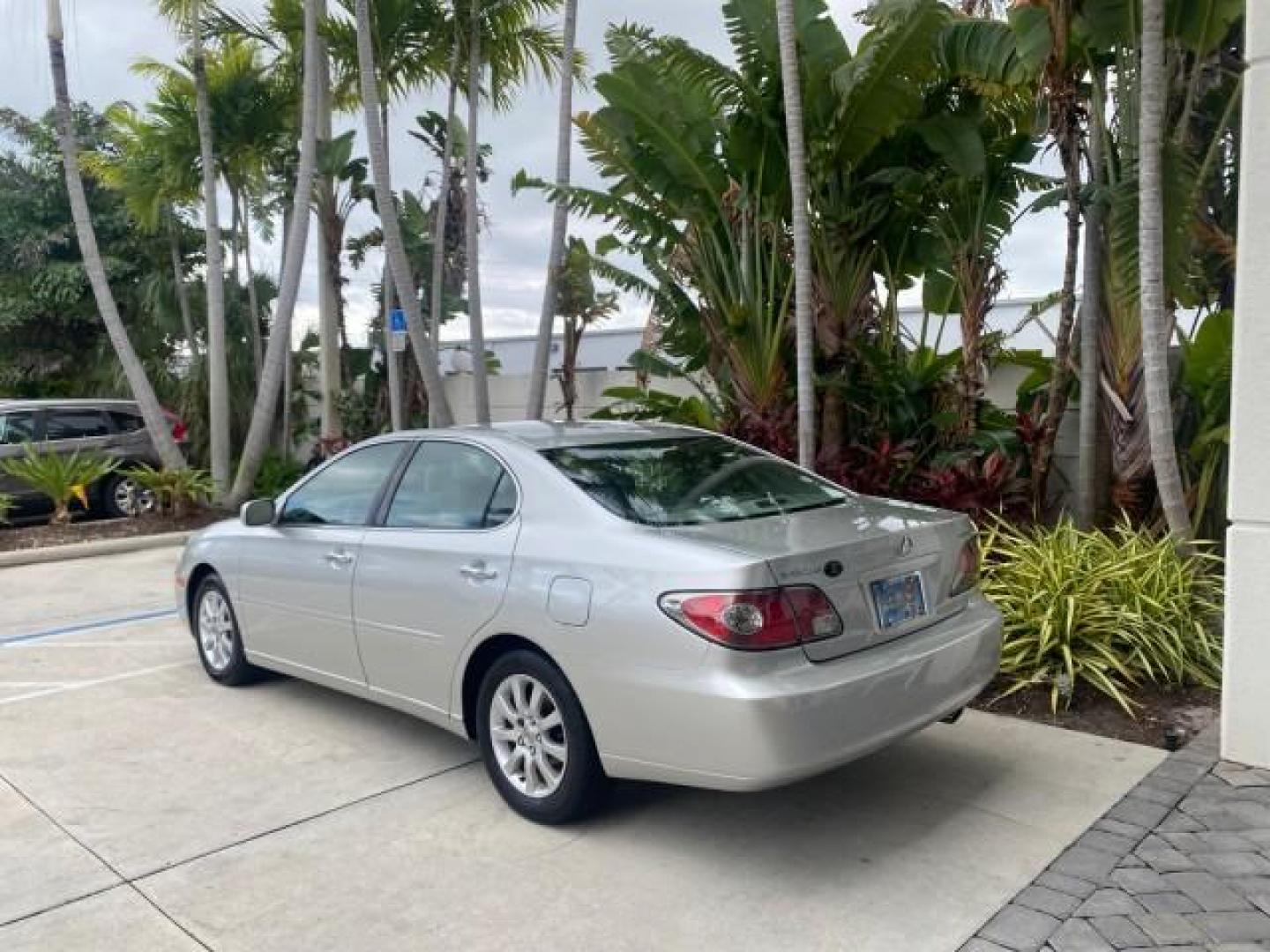 2004 Millennium Silver Metallic /Light Charcoal Lexus ES 330 LOW MILES 74,701 SUNROOF (JTHBA30G745) with an 3.3L DOHC EFI 24-Valve V6 Engine engine, Automatic transmission, located at 4701 North Dixie Hwy, Pompano Beach, FL, 33064, (954) 422-2889, 26.240938, -80.123474 - OUR WEBPAGE FLORIDACARS1.COM HAS OVER 100 PHOTOS AND FREE CARFAX LINK 2004 LEXUS ES 330 ORIGINAL PRICE NEW $32,384 VIN: JTHBA30G745034416 J T H B A 3 0 G 7 4 5 0 3 4 4 1 6 SEDAN 4 DR 3.3L V6 F 24V GASOLINE 29 MPG FRONT WHEEL DRIVE Features ABS Brakes Air Conditioning Alloy Wheels AM/FM Stereo Automa - Photo#32