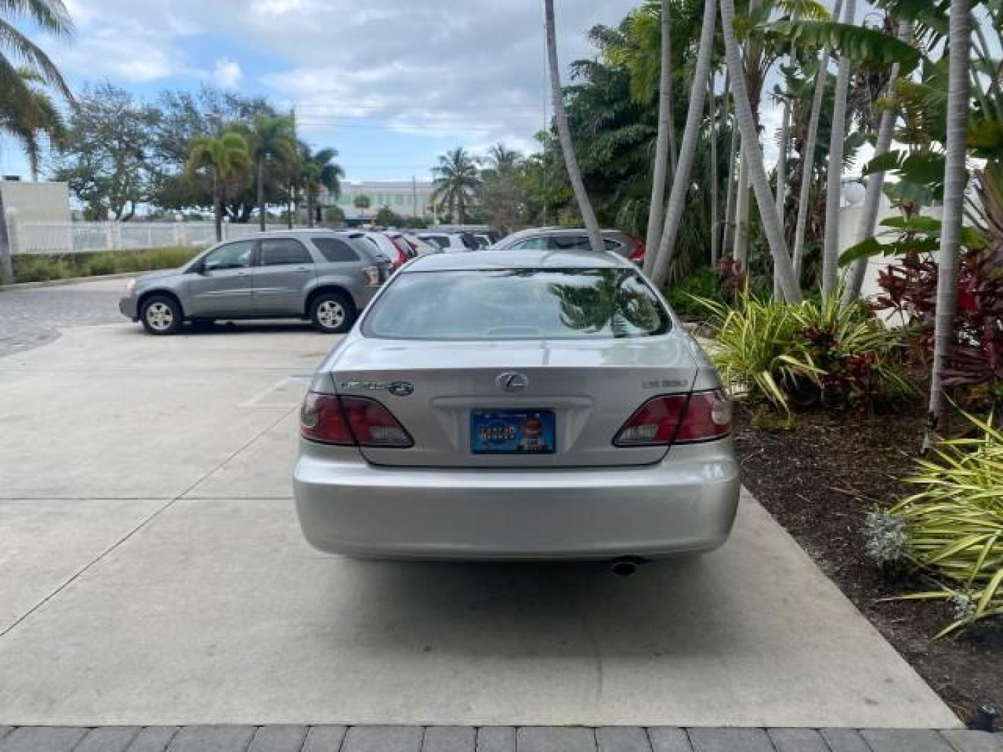 2004 Millennium Silver Metallic /Light Charcoal Lexus ES 330 LOW MILES 74,701 SUNROOF (JTHBA30G745) with an 3.3L DOHC EFI 24-Valve V6 Engine engine, Automatic transmission, located at 4701 North Dixie Hwy, Pompano Beach, FL, 33064, (954) 422-2889, 26.240938, -80.123474 - OUR WEBPAGE FLORIDACARS1.COM HAS OVER 100 PHOTOS AND FREE CARFAX LINK 2004 LEXUS ES 330 ORIGINAL PRICE NEW $32,384 VIN: JTHBA30G745034416 J T H B A 3 0 G 7 4 5 0 3 4 4 1 6 SEDAN 4 DR 3.3L V6 F 24V GASOLINE 29 MPG FRONT WHEEL DRIVE Features ABS Brakes Air Conditioning Alloy Wheels AM/FM Stereo Automa - Photo#34