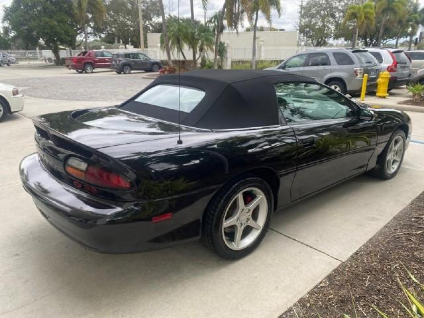 2002 Black /Ebony Chevrolet Camaro Z28 CONV 6 SPD LOW MILES 29,016 (2G1FP32G622) with an 5.7L SFI V8 Engine engine, Manual transmission, located at 4701 North Dixie Hwy, Pompano Beach, FL, 33064, (954) 422-2889, 26.240938, -80.123474 - OUR WEBPAGE FLORIDACARS1.COM HAS OVER 100 PHOTOS AND FREE CARFAX LINK 2002 CHEVROLET CAMARO Z28 6 SPEED ALL ORIGINAL PAINT VERY LOW MILES VIN: 2G1FP32G622129985 2 G 1 F P 3 2 G 6 2 2 1 2 9 9 8 5 CONVERTIBLE 5.7L V8 F OHV GASOLINE 25 MPG REAR WHEEL DRIVE Features ABS Brakes Air Conditioning Alloy Whe - Photo#7