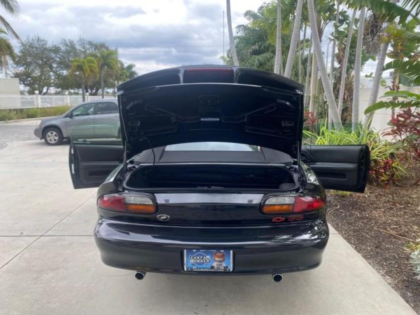 2002 Black /Ebony Chevrolet Camaro Z28 CONV 6 SPD LOW MILES 29,016 (2G1FP32G622) with an 5.7L SFI V8 Engine engine, Manual transmission, located at 4701 North Dixie Hwy, Pompano Beach, FL, 33064, (954) 422-2889, 26.240938, -80.123474 - OUR WEBPAGE FLORIDACARS1.COM HAS OVER 100 PHOTOS AND FREE CARFAX LINK 2002 CHEVROLET CAMARO Z28 6 SPEED ALL ORIGINAL PAINT VERY LOW MILES VIN: 2G1FP32G622129985 2 G 1 F P 3 2 G 6 2 2 1 2 9 9 8 5 CONVERTIBLE 5.7L V8 F OHV GASOLINE 25 MPG REAR WHEEL DRIVE Features ABS Brakes Air Conditioning Alloy Whe - Photo#15