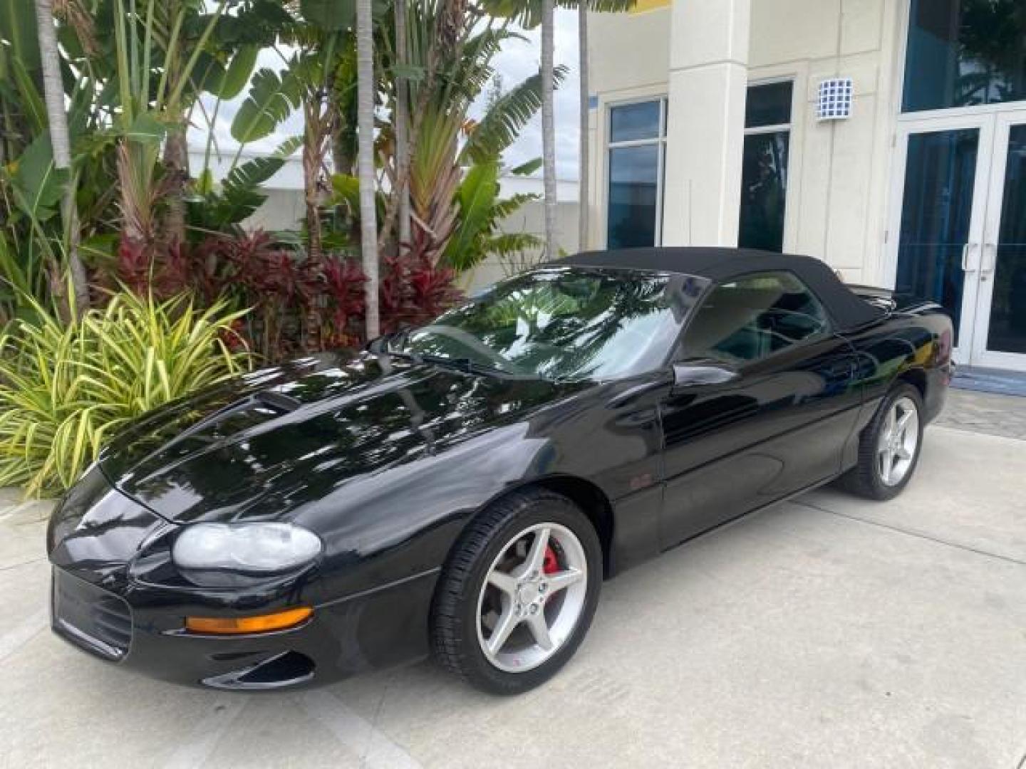 2002 Black /Ebony Chevrolet Camaro Z28 CONV 6 SPD LOW MILES 29,016 (2G1FP32G622) with an 5.7L SFI V8 Engine engine, Manual transmission, located at 4701 North Dixie Hwy, Pompano Beach, FL, 33064, (954) 422-2889, 26.240938, -80.123474 - OUR WEBPAGE FLORIDACARS1.COM HAS OVER 100 PHOTOS AND FREE CARFAX LINK 2002 CHEVROLET CAMARO Z28 6 SPEED ALL ORIGINAL PAINT VERY LOW MILES VIN: 2G1FP32G622129985 2 G 1 F P 3 2 G 6 2 2 1 2 9 9 8 5 CONVERTIBLE 5.7L V8 F OHV GASOLINE 25 MPG REAR WHEEL DRIVE Features ABS Brakes Air Conditioning Alloy Whe - Photo#32