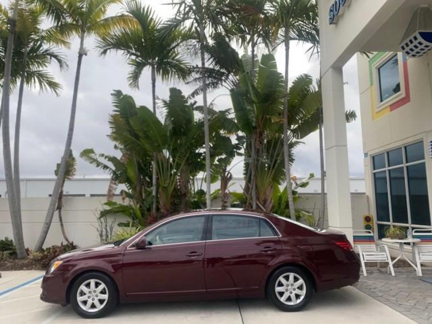 2008 Cassis Pearl /Ivory Toyota Avalon XL 1 OWNER LOW MILES 77,161 FL (4T1BK36B28U) with an 3.5L DOHC EFI 24-Valve V6 Engine engine, Automatic transmission, located at 4701 North Dixie Hwy, Pompano Beach, FL, 33064, (954) 422-2889, 26.240938, -80.123474 - OUR WEBPAGE FLORIDACARS1.COM HAS OVER 100 PHOTOS AND FREE CARFAX LINK 2008 TOYOTA AVALON TOURING 1 OWNER TIRES ARE LIKE NEW NON SMOKER CLOTH VIN: 4T1BK36B28U286740 4 T 1 B K 3 6 B 2 8 U 2 8 6 7 4 0 SEDAN 4 DR 3.5L V6 F DOHC 24V GASOLINE 28 MPG FRONT WHEEL DRIVE Features ABS Brakes Air Conditioning A - Photo#4