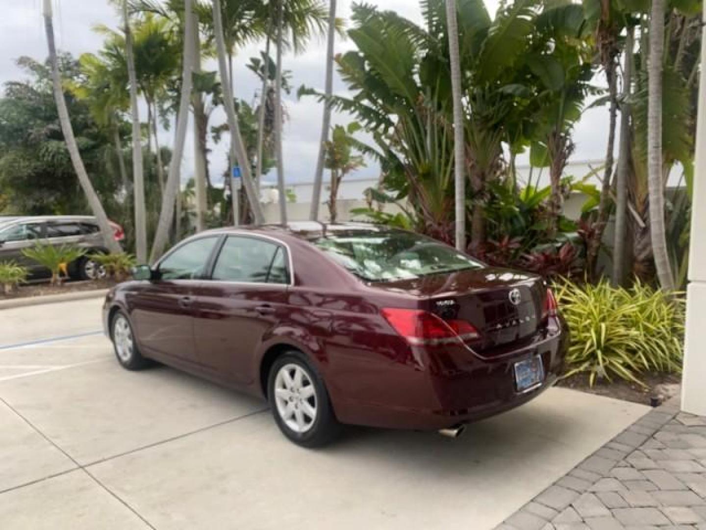 2008 Cassis Pearl /Ivory Toyota Avalon XL 1 OWNER LOW MILES 77,161 FL (4T1BK36B28U) with an 3.5L DOHC EFI 24-Valve V6 Engine engine, Automatic transmission, located at 4701 North Dixie Hwy, Pompano Beach, FL, 33064, (954) 422-2889, 26.240938, -80.123474 - OUR WEBPAGE FLORIDACARS1.COM HAS OVER 100 PHOTOS AND FREE CARFAX LINK 2008 TOYOTA AVALON TOURING 1 OWNER TIRES ARE LIKE NEW NON SMOKER CLOTH VIN: 4T1BK36B28U286740 4 T 1 B K 3 6 B 2 8 U 2 8 6 7 4 0 SEDAN 4 DR 3.5L V6 F DOHC 24V GASOLINE 28 MPG FRONT WHEEL DRIVE Features ABS Brakes Air Conditioning A - Photo#5