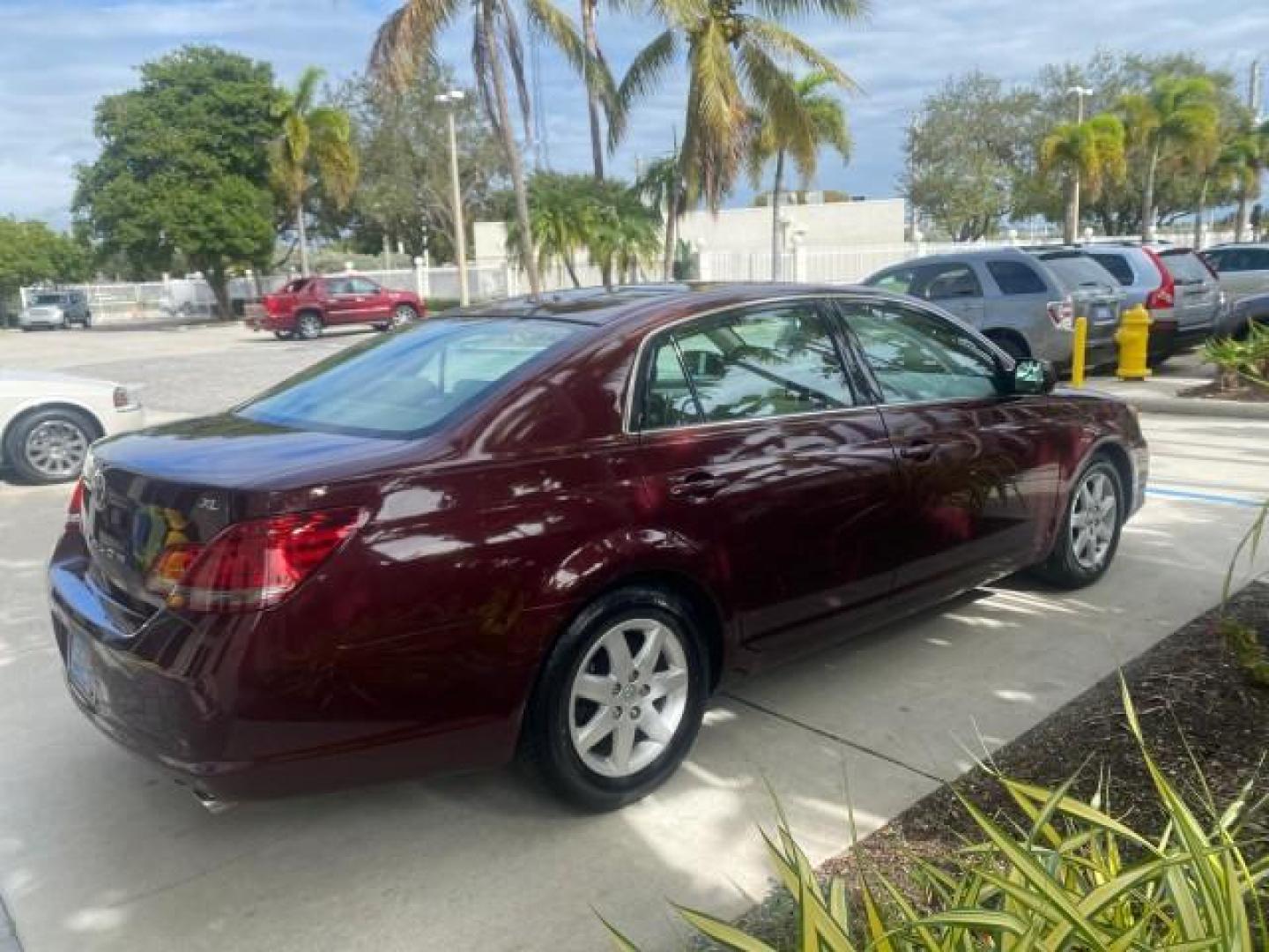 2008 Cassis Pearl /Ivory Toyota Avalon XL 1 OWNER LOW MILES 77,161 FL (4T1BK36B28U) with an 3.5L DOHC EFI 24-Valve V6 Engine engine, Automatic transmission, located at 4701 North Dixie Hwy, Pompano Beach, FL, 33064, (954) 422-2889, 26.240938, -80.123474 - OUR WEBPAGE FLORIDACARS1.COM HAS OVER 100 PHOTOS AND FREE CARFAX LINK 2008 TOYOTA AVALON TOURING 1 OWNER TIRES ARE LIKE NEW NON SMOKER CLOTH VIN: 4T1BK36B28U286740 4 T 1 B K 3 6 B 2 8 U 2 8 6 7 4 0 SEDAN 4 DR 3.5L V6 F DOHC 24V GASOLINE 28 MPG FRONT WHEEL DRIVE Features ABS Brakes Air Conditioning A - Photo#7