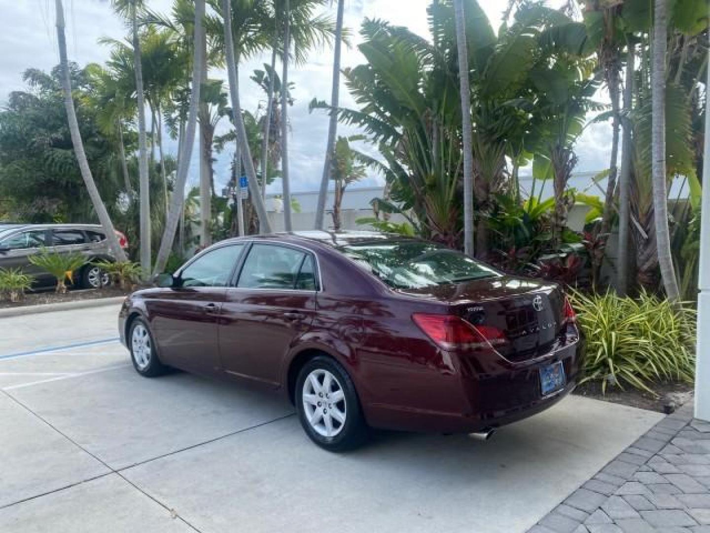 2008 Cassis Pearl /Ivory Toyota Avalon XL 1 OWNER LOW MILES 77,161 FL (4T1BK36B28U) with an 3.5L DOHC EFI 24-Valve V6 Engine engine, Automatic transmission, located at 4701 North Dixie Hwy, Pompano Beach, FL, 33064, (954) 422-2889, 26.240938, -80.123474 - OUR WEBPAGE FLORIDACARS1.COM HAS OVER 100 PHOTOS AND FREE CARFAX LINK 2008 TOYOTA AVALON TOURING 1 OWNER TIRES ARE LIKE NEW NON SMOKER CLOTH VIN: 4T1BK36B28U286740 4 T 1 B K 3 6 B 2 8 U 2 8 6 7 4 0 SEDAN 4 DR 3.5L V6 F DOHC 24V GASOLINE 28 MPG FRONT WHEEL DRIVE Features ABS Brakes Air Conditioning A - Photo#32